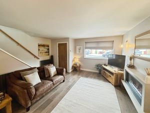 Lounge- click for photo gallery